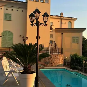 Gasthuis Nina, La Spezia